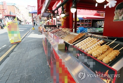 A skewered food store in Incheon, west of Seoul, is quiet on March 8, 2017. (Yonhap) 