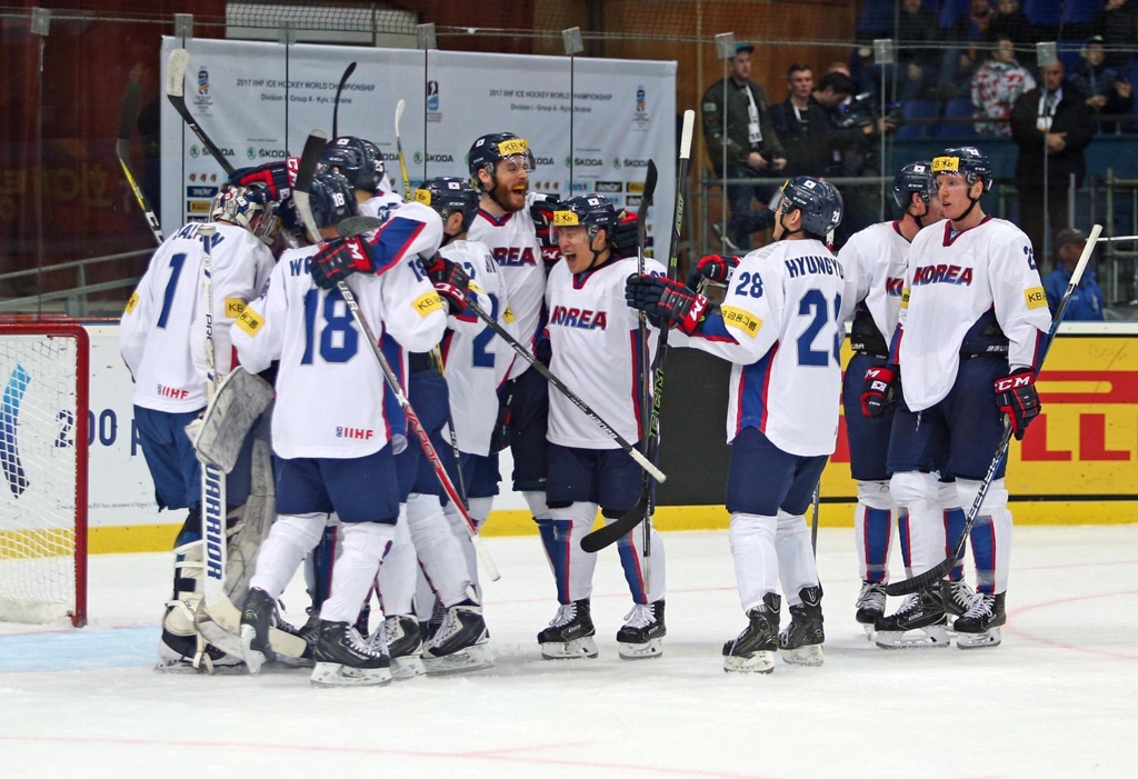 In this photo provided by Hockey Photo, South Korean players celebrate their 5-2 win over Kazakhstan at the International Ice Hockey Federation World Championship Division I Group A at the Palace of Sports in Kiev, Ukraine, on April 23, 2017. (Yonhap)
