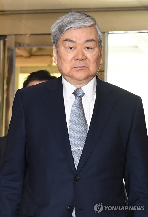 Hanjin Group Chairman Cho Yang-ho enters the National Police Agency to be questioned by police over alleged fund misappropriation on Sept. 19, 2017. (Yonhap)
