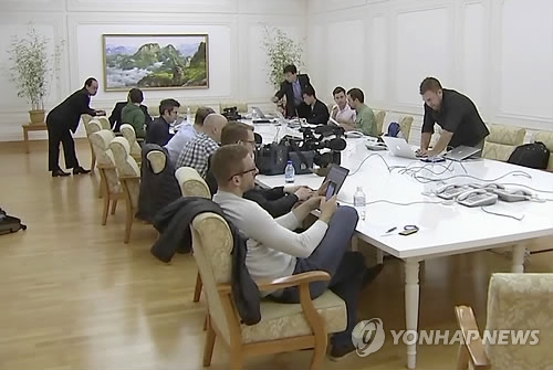 Foreign reporters prepare to cover North Korea's nuclear test site dismantlement at a hotel in Wonsan on May 22, 2018. (AP-Yonhap)