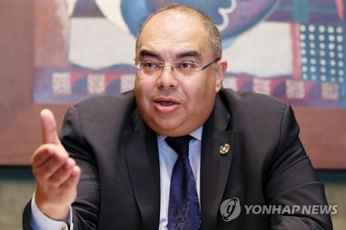 Mahmoud Mohieldin, the World Bank Group's senior vice president for the 2030 Development Agenda, UN Relations and Partnerships, speaks during a roundtable interview held in Seoul on Oct. 17, 2018, on the sidelines of the 2018 Dow Jones Sustainability Indices International Conference. (Yonhap)