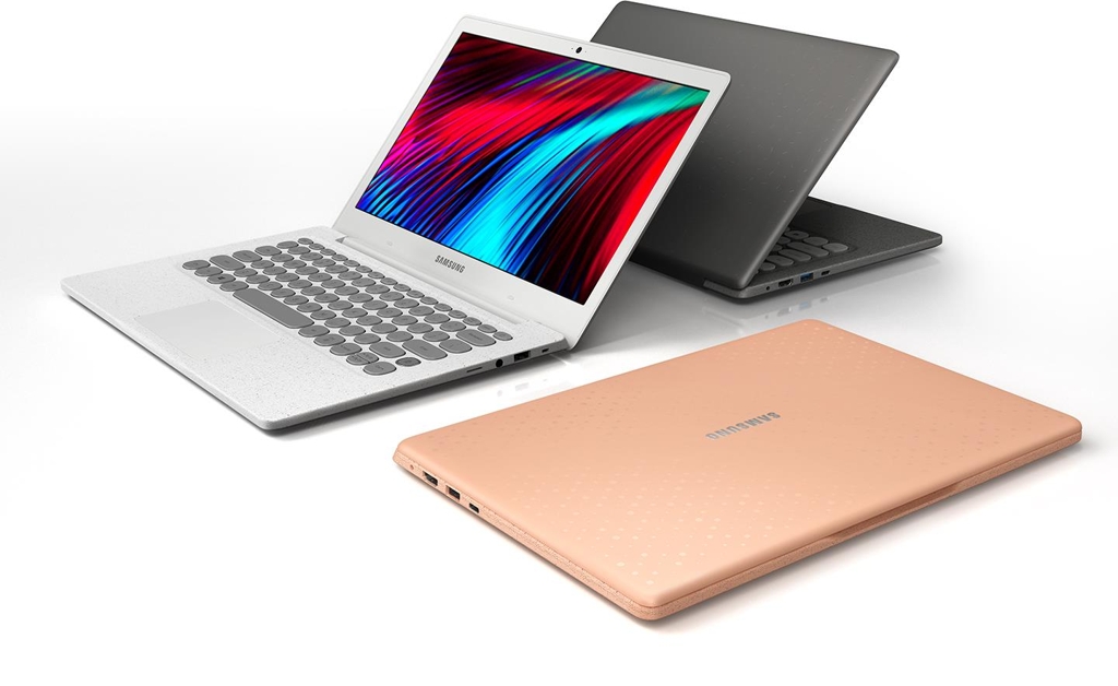 Shown in the photo released by Samsung Electronics Co. on Oct. 22, 2018, are different color options available on the company's Flash laptop. (Yonhap)