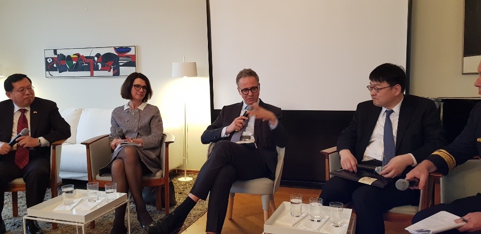 The Swedish Embassy in Seoul holds a peace forum at the residence of Swedish Ambassador to Korea Jakob Hallgren (2nd from R) on March 20, 2019. (Yonhap)