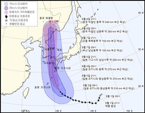This image, provided by the Korea Meteorological Administration, shows the expected path of Typhoon Haishen as of 9 a.m. on Sept. 5, 2020, as it moves over waters some 510 kilometers southeast of Okinawa. The weather service forecast the typhoon to arrive some 160 kilometers southeast of Busan around 9 a.m. Monday, as it heads north skirting the country's east coast. (PHOTO NOT FOR SALE) (Yonhap)