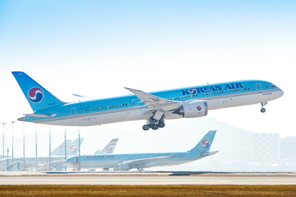 This file photo provided by Korean Air shows a B787-9 passenger jet taking off from a local airport. (PHOTO NOT FOR SALE) (Yonhap) 