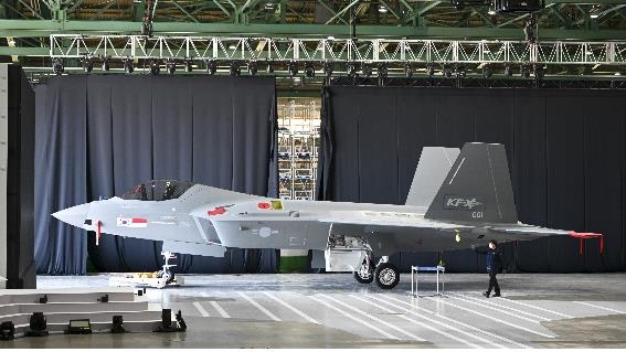 This photo, taken April 6, 2021, and provided by the arms procurement agency, shows a prototype of South Korea's first indigenous fighter jet, the KF-X. (PHOTO NOT FOR SALE) (Yonhap)