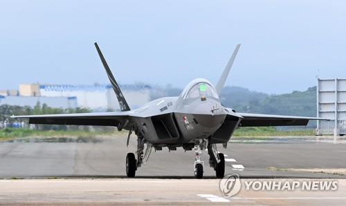 This file photo, taken July 6, 2022, shows South Korea's homegrown KF-21 fighter jet taxiing in Sacheon, about 300 kilometers south of Seoul. (Pool photo) (Yonhap)
