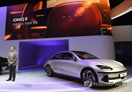 This file photo shows the Ioniq 6, a new electric sedan of Hyundai Motor Co., which was unveiled at the Busan International Motor Show 2022 at BEXCO in the country's largest port city on July 14, 2022. (Yonhap)