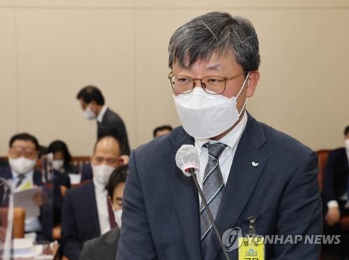 Kang Dong-seok, CEO of SPL, at the parliamentary questioning in this undated photo. SPL is food and beverage giant SPC Group's affiliate. (Yonhap)