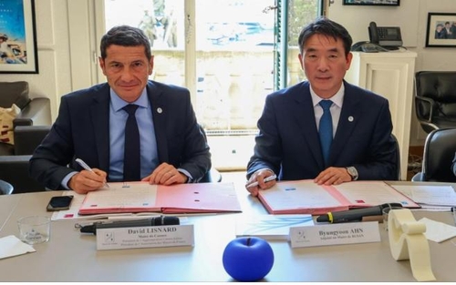 Signature d'un accord entre Busan et Cannes
