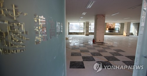 中国人韓国客急減の影響で閉店したソウル市内の免税店＝（聯合ニュース）