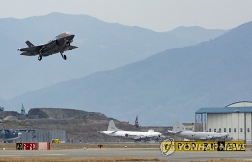 離陸する米空軍の最新鋭ステルス戦闘機Ｆ３５Ｂ（資料写真）＝（聯合ニュース）