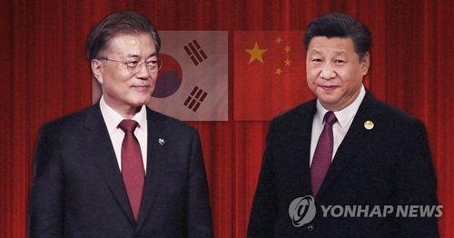 文大統領（左）と習国家主席（イメージ）。両首脳の会談は７月のドイツ、１１月のベトナムに次いで３回目となる＝（聯合ニュース）