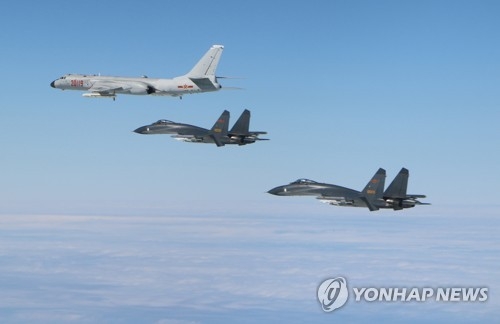 中国空軍の爆撃機と戦闘機（資料写真）＝（聯合ニュース）