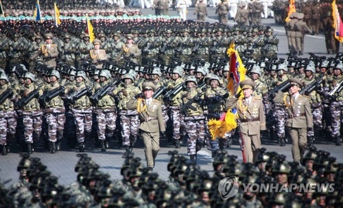 ８日に平壌で行われた軍事パレード＝（朝鮮中央通信＝聯合ニュース）