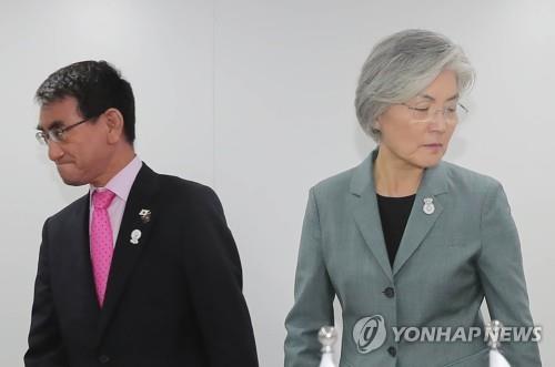 韓日外相は１日にタイ・バンコクで会談したが、輸出規制を巡る溝は埋まらなかった＝（聯合ニュース）
