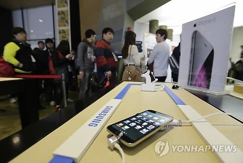 "애플, 삼성의 세계판매 1위 자리 바짝 추격"< WSJ>(종합) - 2