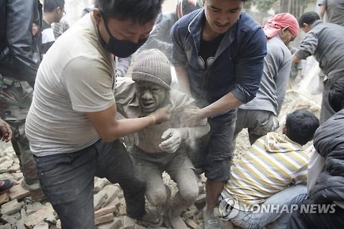 네팔 강진 참사에 각국 긴급지원 잇따라(종합) - 2