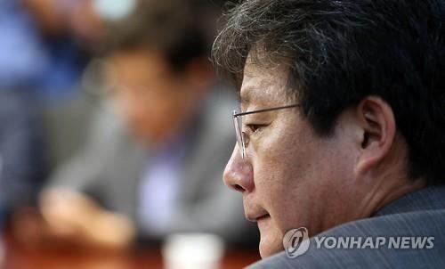 유승민 '마이웨이' 언제까지…사퇴론에도 '의연 행보' - 2