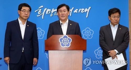 靑, 노동개혁 '결단' 촉구…교과서는 '여론 주시' - 2