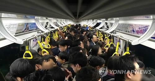 서울 지하철 9호선 출근시간대 혼잡도 최고 233% - 2