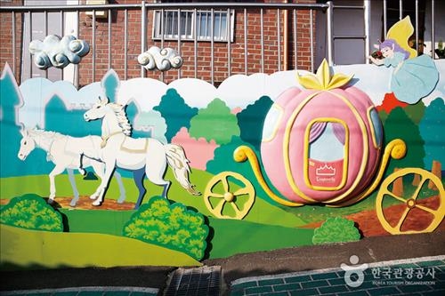 "이국적이고 동심이 있는 차이나타운·동화마을 오세요" - 4