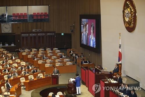 "좌편향 정상화" vs "총선용 국론분열"…대정부질문 충돌 - 2