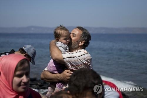 쿠르디 이후에도 지중해서 꼬마난민 77명 세상 떴다 - 2