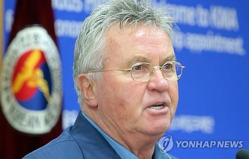 히딩크, 풋살경기장 건립 지원차 방북길 올라 - 2