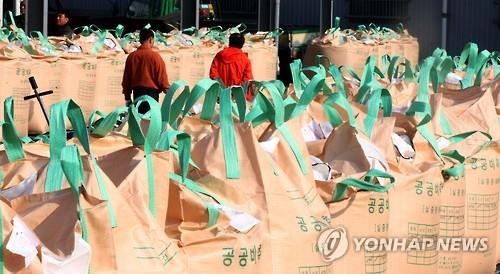 남아도는 쌀 '골머리'…2천만명 1년 식량이 재고로(종합)1