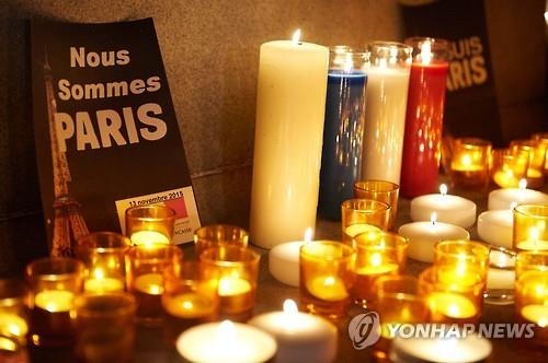 <파리 테러> "일상으로 돌아가야 테러를 이긴다"…에펠탑 재개방(종합) - 3