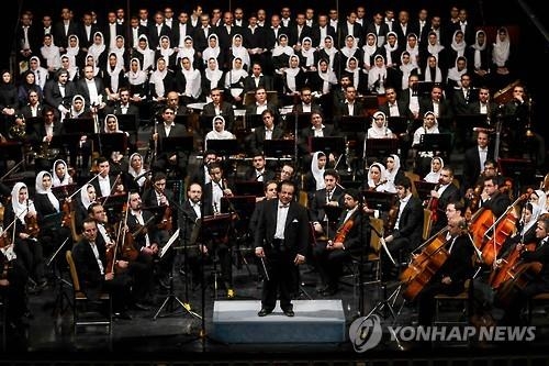 "여성 단원 안돼" 테헤란교향악단 국가 연주 취소 - 2
