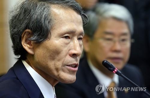 '이승만 국부 발언' 한상진 "4ㆍ19 유가족에 진심 사과" - 2