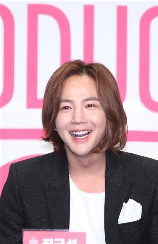 "떨어졌다고 울거면 지금 집에 가라"…서바이벌 '프로듀스101' - 2