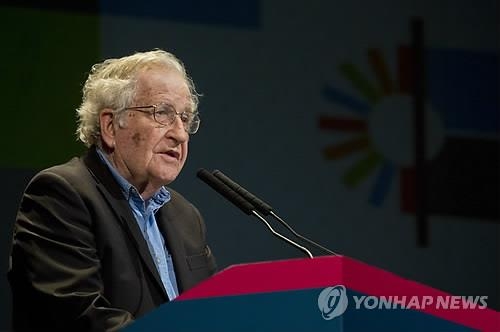 촘스키 등 유명인사 "트럼프 버리자" 낙선운동 뛰어들어 - 2