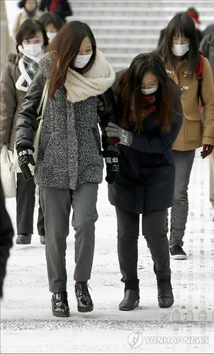 <최강한파> 일본 이틀간 6명 사망…항공기 결항 속출(종합) - 2