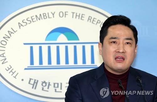 與 서울시당, 강용석 복당신청 만장일치 불허(종합) - 2