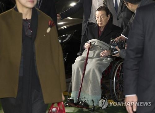 "판단능력 50대나 차이없다" vs "같은 말 반복, 치매의심"(종합3보) - 2