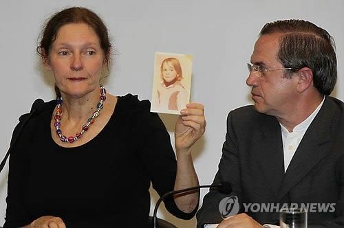 어산지 모친 "아들 건강 아주 나빠…MRI 요청 거부당해" - 2