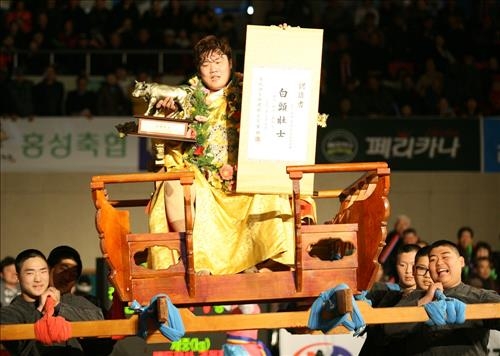 -설날씨름- 김진, 1년8개월 만에 백두장사 복귀(종합) - 2