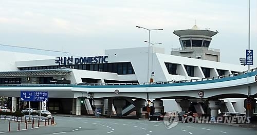 <지역이슈> 김해공항 이용객 1천200만명 신기록 행진 - 3