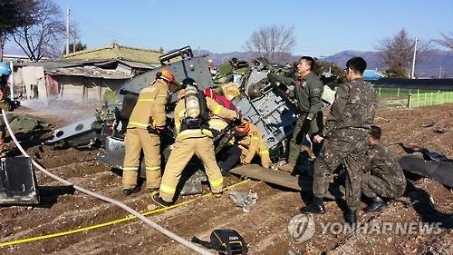 춘천서 육군 헬기 추락…탑승자 4명 중 3명 의식 없어(종합) - 2