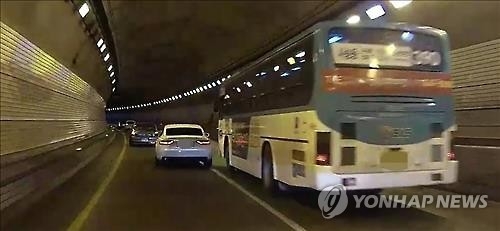 터널안 '칼치기' 난폭운전자 뒤차 신고로 덜미 - 2