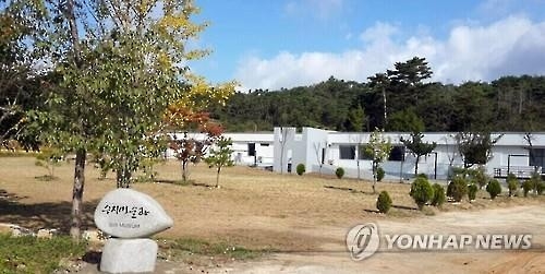남원 첫 사립 수지미술관, '행복의 선물' 전시회 열어 - 2