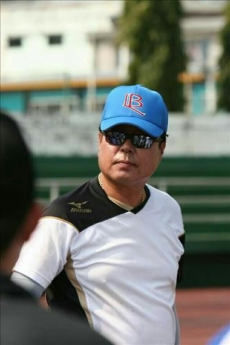 권영진 전 대구고 감독, 라오스 야구팀 감독으로 파견 - 2