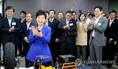 朴대통령, 총선 前 '정치고향' 방문…대구 3곳 광폭행보(종합) - 2