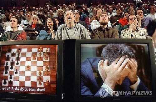<세기의 대국> 19년전 체스王 무너뜨린 AI '신의한수'는 버그였다 - 2