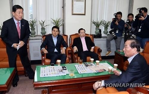 與 친박계 최고위원 대책회의…'대표 대행체제' 논의 - 2