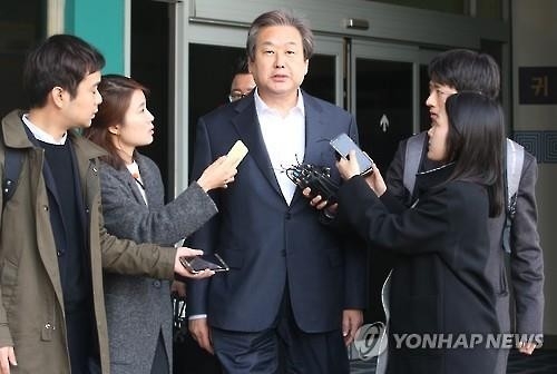 與 '옥새행방' 설전…"당사에 없어"vs"당사에 존재" - 3