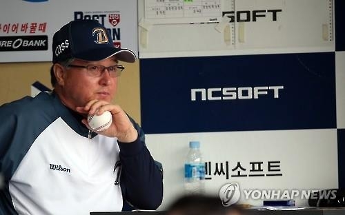 <프로야구> 김경문 "우승후보 평가에 흔들리지 말자" - 2